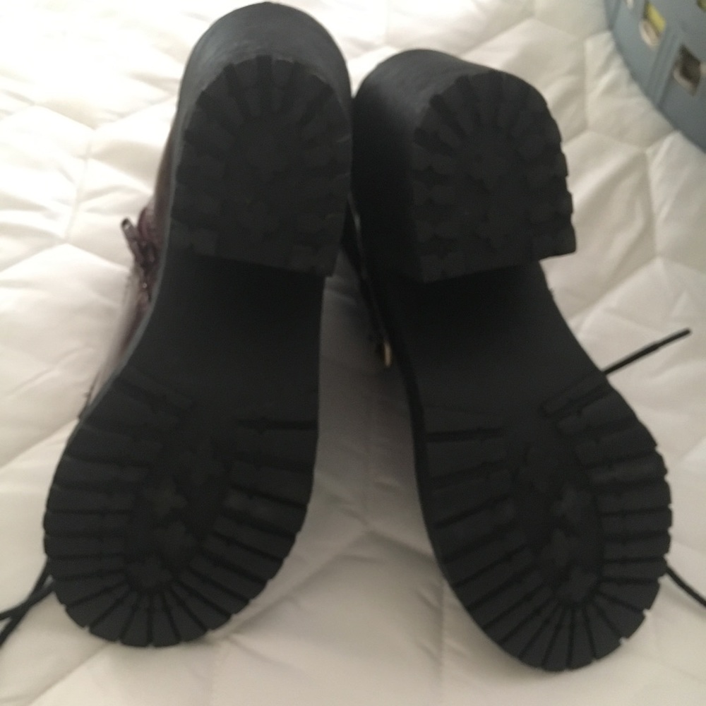 Shoes - Picture 6 of 7
